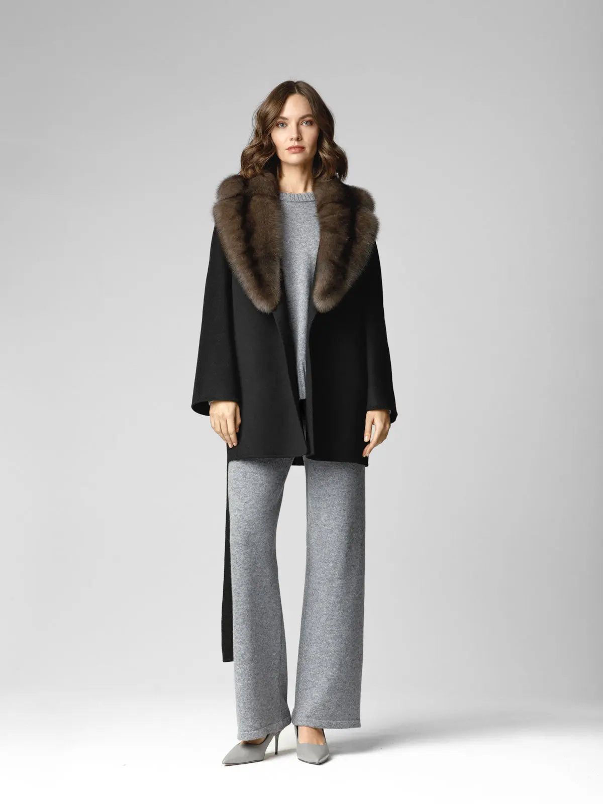 Short cashmere coat with one piece English sable fur collar